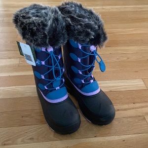 NWT faux fur lined kamik snow boots